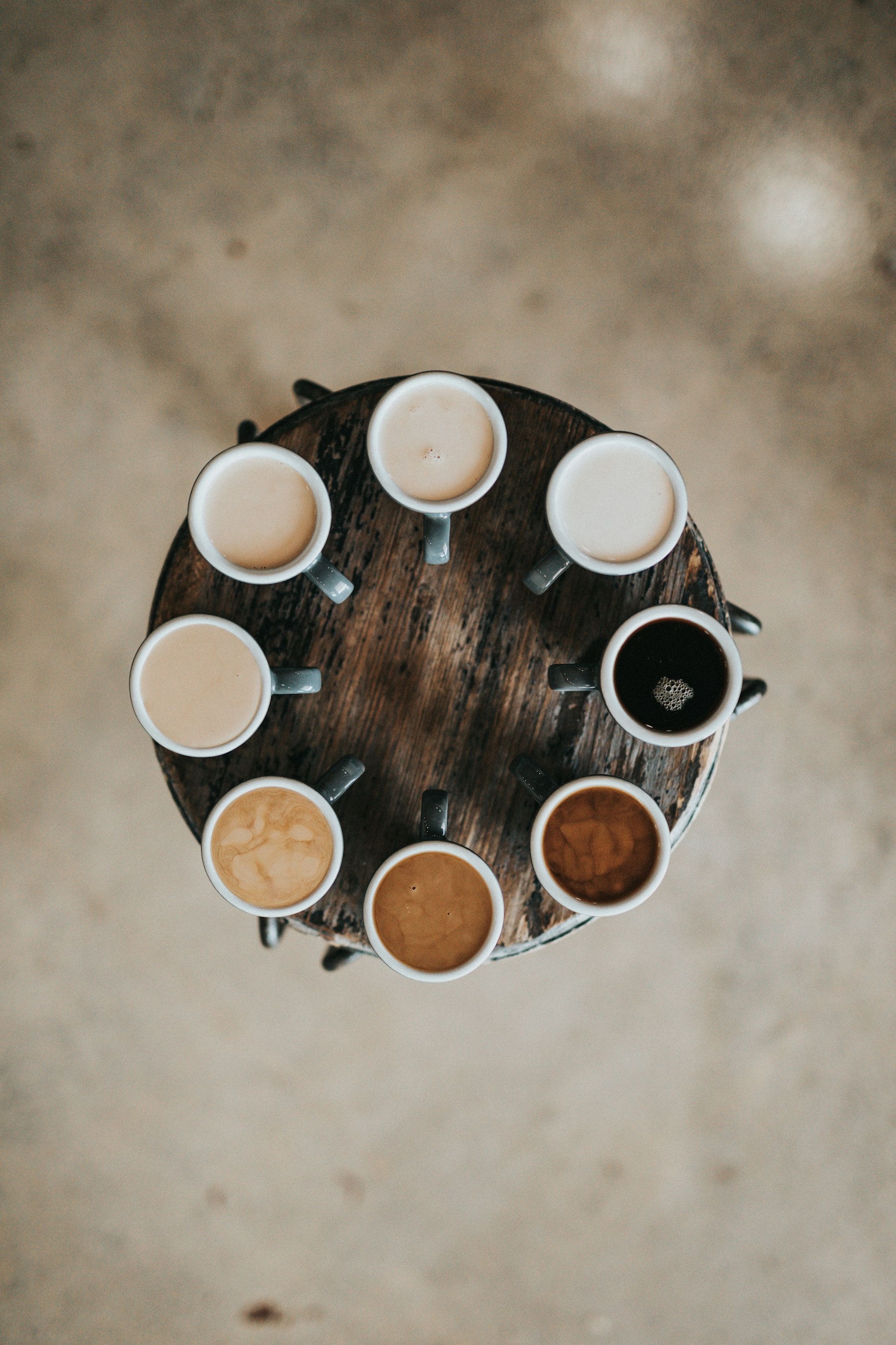 Espresso Blend Nam Hai Cafe đang được chiết xuất trên máy espresso của quán